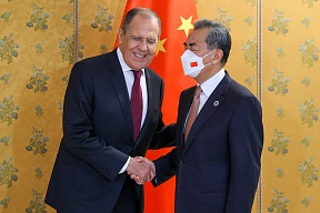 俄罗斯外交部长拉夫罗夫在中华人民共和国成立73周年之际向中国外交部长王毅表示祝贺