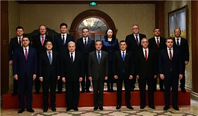 俄罗斯驻华大使、欧亚地区国家驻华使节同中国外长王毅集体交流