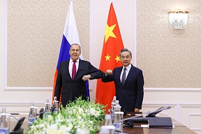 俄罗斯外长拉夫罗夫会见中国外长王毅