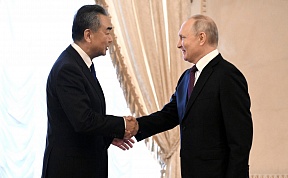 俄罗斯总统普京会见中共中央政治局委员、中央外办主任、中国外长王毅 俄罗斯总统普京会见中共中央政治局委员、中央外办主任、中国外长王毅