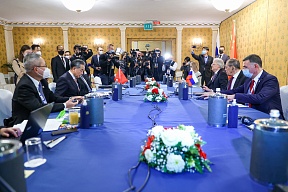 俄罗斯外交部长拉夫罗夫会见中国外交部长王毅