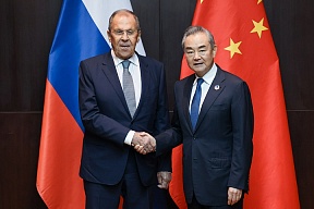 俄罗斯联邦外交部长谢尔盖·拉夫罗夫在会见中华人民共和国外交部长王毅期间致开场白 俄罗斯联邦外交部长谢尔盖·拉夫罗夫在会见中华人民共和国外交部长王毅期间致开场白