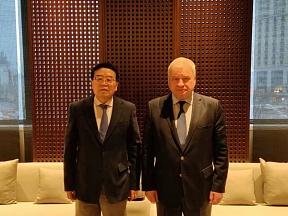 俄罗斯驻华大使杰尼索夫会见外交部涉外安全事务专员程国平 俄罗斯驻华大使杰尼索夫会见外交部涉外安全事务专员程国平