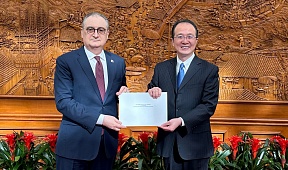 俄罗斯驻华大使伊戈尔·莫尔古洛夫到访中国外交部递交国书副本并进行了首次工作会谈 俄罗斯驻华大使伊戈尔·莫尔古洛夫到访中国外交部递交国书副本并进行了首次工作会谈